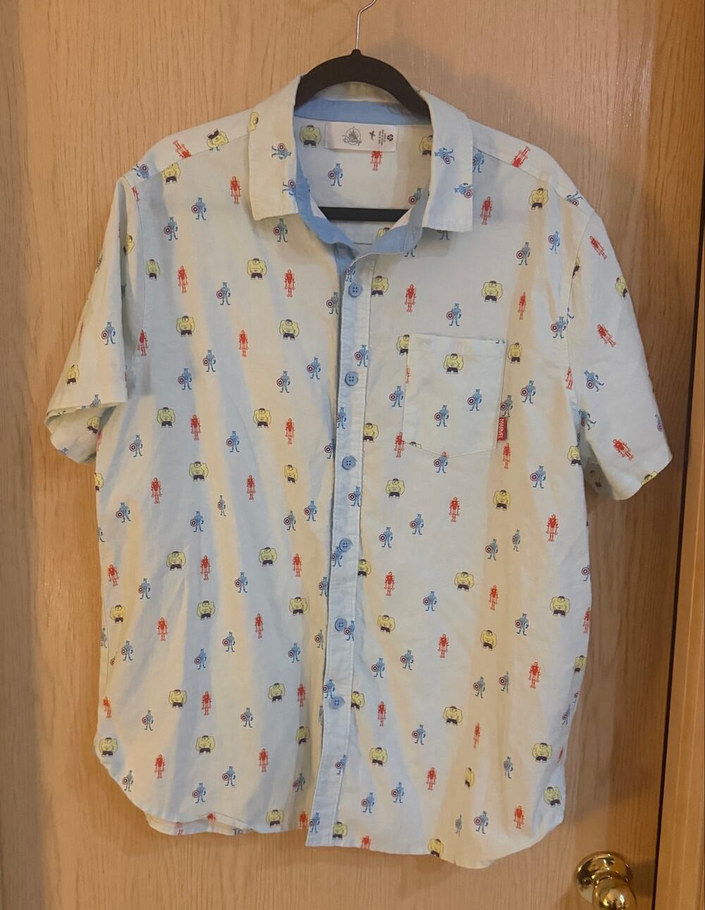 Disney Marvel Avengers Men’s XL Button Up Shirt Captain America Hulk Iron Man